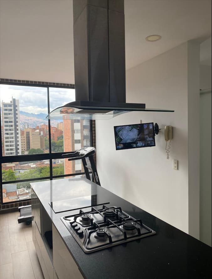 Cocina moderna y equipada del apartamento