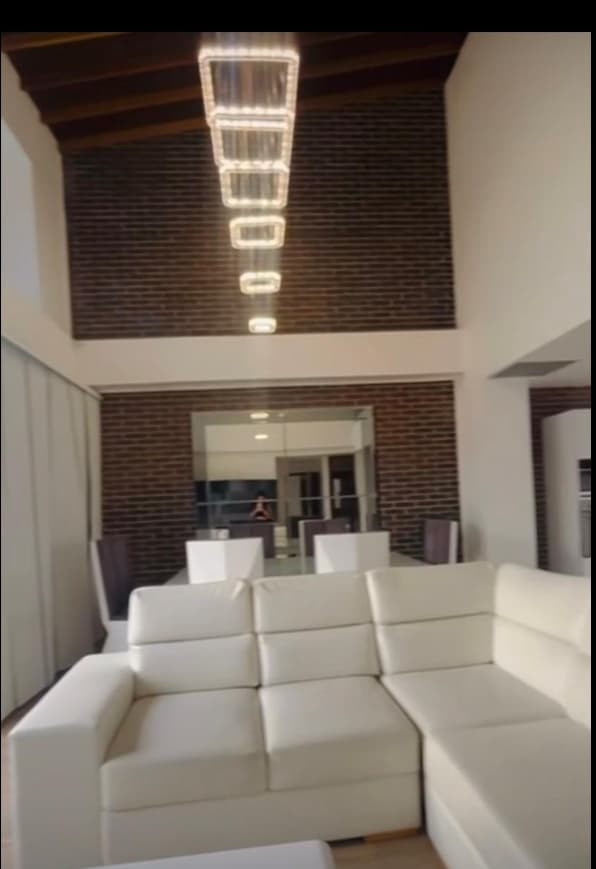 Baño moderno del apartamento en venta