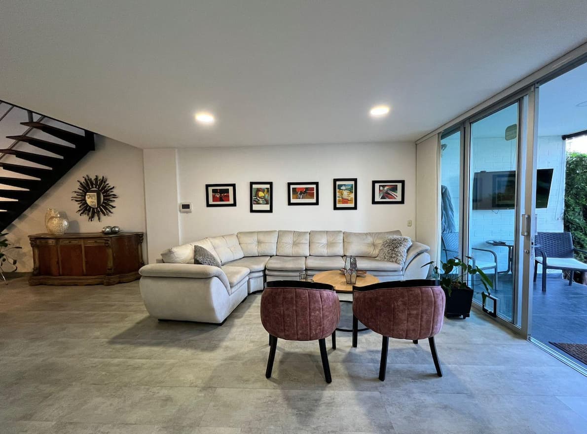 Fachada de la casa en Loma del Esmeraldal