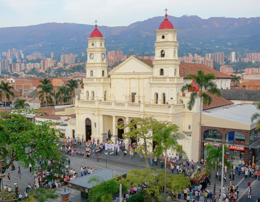 Vista panorámica de Envigado, Antioquia - zona residencial con alta calidad de vida
