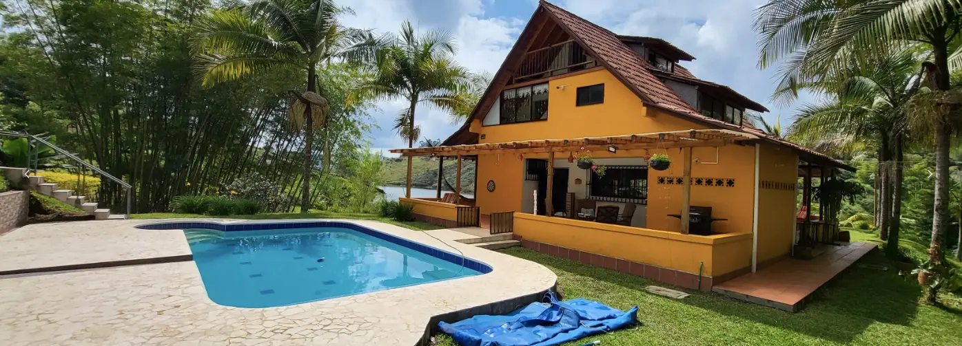 Finca exclusiva frente al embalse